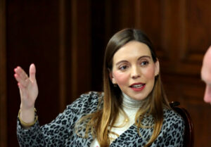 Proceso constituyente: Camila Flores pide a Sebastián Piñera que no interfiera en búsqueda de candidatos