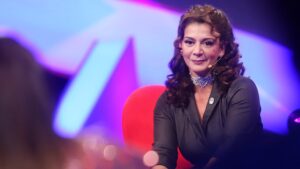 Paola Troncoso golpeó la mesa por rumor que la vincula a Canal 13: 