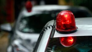 Padre que hacía fila para matricular a su hija sufrió robo de su auto afuera de colegio en Providencia