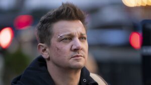 Jeremy Renner reaparece en redes sociales tras accidente: 