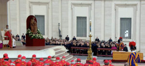 Papa Francisco encabeza multitudinario funeral de Benedicto XVI