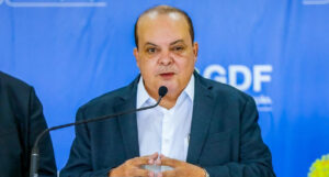 Suspenden a gobernador bolsonarista de Brasilia tras ataques contra poderes del Estado