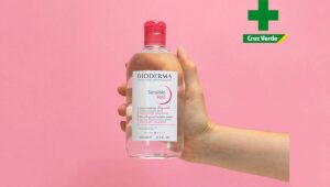 El poder del agua micelar y los beneficios detrás de su uso