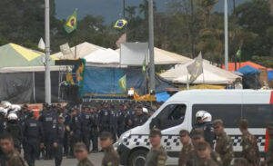 Brasil: al menos 1.200 bolsonaristas fueron detenidos frente a cuartel del Ejército