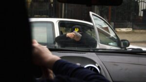 Amenazaron al conductor con armas de fuego: la violenta encerrona que se registró en Recoleta