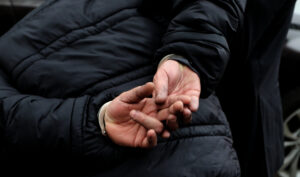 Detienen a adulto mayor acusado de abusar sexualmente de cinco niños y de instarlos a robar