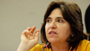Ana Lya Uriarte y polémicas por indultos y acusaciones constitucionales: 