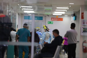 Clínicas de Chile alerta que crisis de las isapres 