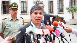 Gobierno anuncia medidas contra migración irregular tras detección de bus pirata con extranjeros