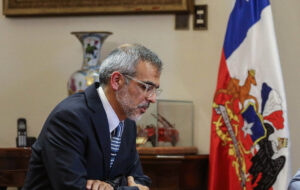 Ministro Cordero dice que no hay antecedentes para suponer que el presidente indultó a personas equivocadas