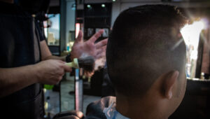 El brote de tiña que desató las alarmas en las peluquerías de España