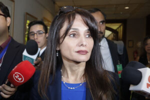 La resistencia continúa: Marta Herrera se niega a renunciar tras solicitud de Ángel Valencia
