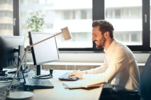 ¿Cómo optimizar el espacio del escritorio para home office?