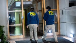 PDI investiga la muerte de niña que cayó de un octavo piso en Las Condes