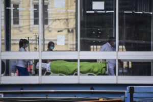 Gobierno refuerza la estrategia de atender los sábados para reducir las listas de espera