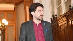 Diputado Winter acusa posible espionaje por audio filtrado de Cancillería