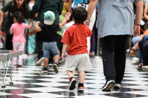 Norovirus, la gastroenteritis viral que afecta a los niños durante el verano