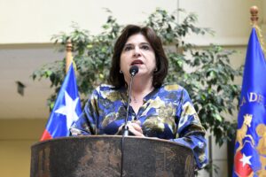 Uriarte defiende a la canciller Urrejola: 