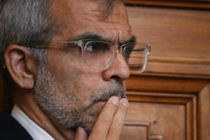 Cordero golpea a la oposición por 