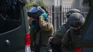 Funcionario de Carabineros se parapetó en su casa tras ser dado de baja