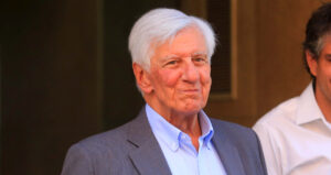 Fraude en Vitacura: ex alcalde Raúl Torrealba llegó a declarar ante la Fiscalía