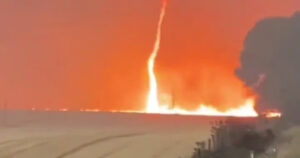 VIDEO - ¿Qué es un remolino de fuego?: el impactante registro del incendio en El Carmen