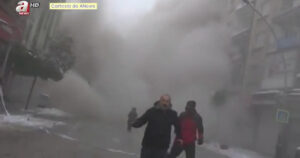 VIDEOS - El impactante colapso de edificios en Turquía tras potente réplica de terremoto