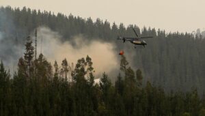 Piloto acusa a dueños de piscinas por no dejarlos sacar agua para incendios: 