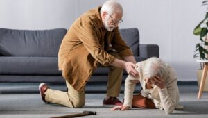 Prevenir las caídas en Personas Mayores dentro del hogar