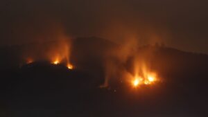 Encuesta Cadem: apuntan a grupos terroristas como los responsables de los incendios forestales