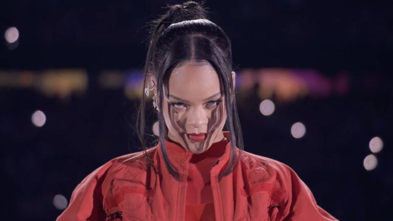 VIDEO - Embarazo y solo hits: todo lo que dejó el show de Rihanna en el Super Bowl