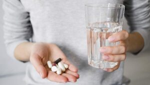 Asociación Industrial de Laboratorios Farmacéuticos advierte graves problemas por automedicación de antibióticos