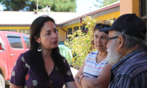 ¿Por qué la alcaldesa de Santa Juana está dolida con la ministra Carolina Tohá tras los incendios?