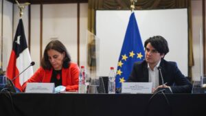 Las maniobras de la canciller Urrejola en sus vacaciones y la tensa relación con el subsecretario Ahumada