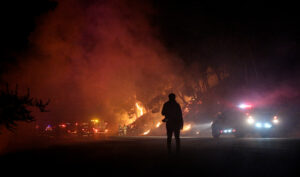 Llamas de 100 metros de altura activan nuevas emergencias por incendios forestales