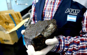 ¿Qué hacía un meteorito en el equipaje de un argentino que salió desde Chile?