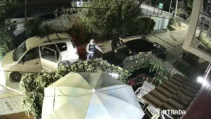 Familia sufrió violenta encerrona en menos de un minuto en Estación Central