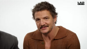 Pan con palta: Pedro Pascal enseña la típica once chilena al director de The Mandalorian