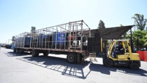 Aguas Andinas dona estanques de agua potable a damnificados por incendios en la Región del Biobío