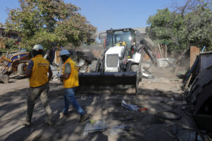 Demuelen narco-casa de La Florida donde una mujer fue asesinada a balazos en Año Nuevo