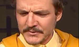 VIDEO - La reacción de Pedro Pascal al ver los tuits 