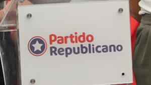 Candidato republicano baja postulación al Consejo Constitucional tras ser detenido conduciendo ebrio