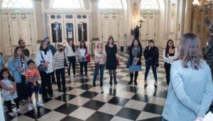 Teatro Municipal de Santiago conmemora Día de la Mujer con concierto de Alejandra Urrutia y visita guiada