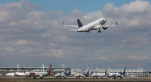 VIDEO - Funcionario de la DGAC y delincuente murieron en balacera en pleno Aeropuerto de Santiago