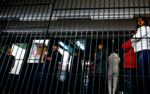 Funcionarias de Gendarmería denuncian que los baños sólo están adecuados para hombres