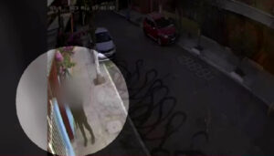 VIDEO - Con metralleta en mano, asaltante pidió ayuda a vecinos tras balacera en Aeropuerto de Santiago