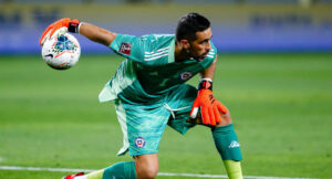 El ranking que dejó a Claudio Bravo como uno de los mejores arqueros del mundo en los últimos años