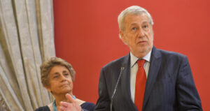 Canciller Van Klaveren espera dialogar con Bolivia por la crisis migratoria