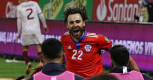 La chochera del goleador: Ben Brereton comparte imágenes junto a su hijo Mason