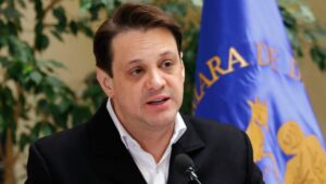 No se va: PDG revocó expulsión de diputado Gaspar Rivas